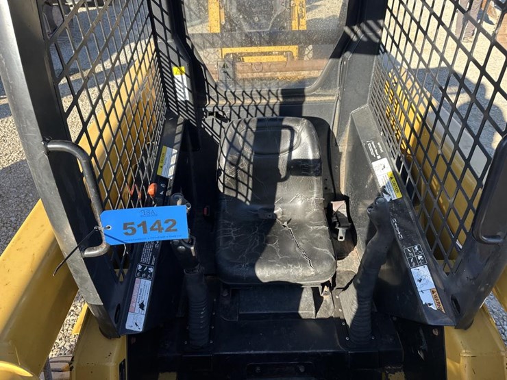 john-deere-240-image-27