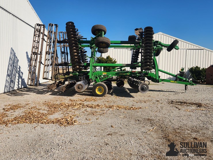 2022-john-deere-2660vt-image-4