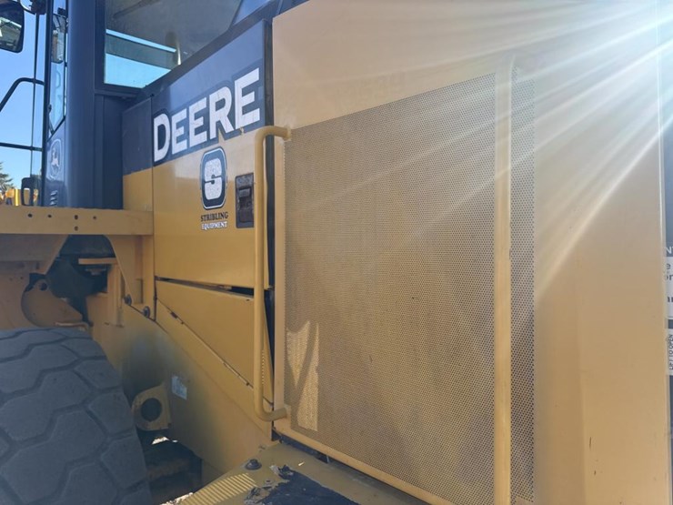 2016-deere-624k-image-36