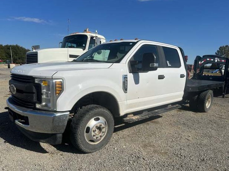 2018-ford-f350-xl-image-1