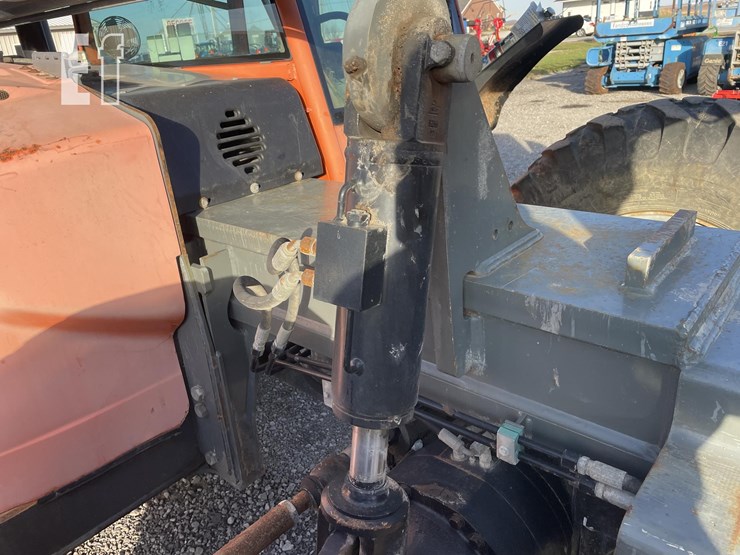 2011-jlg-g10-55a-image-28