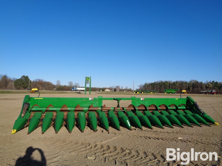 2021-john-deere-c18r-image-2