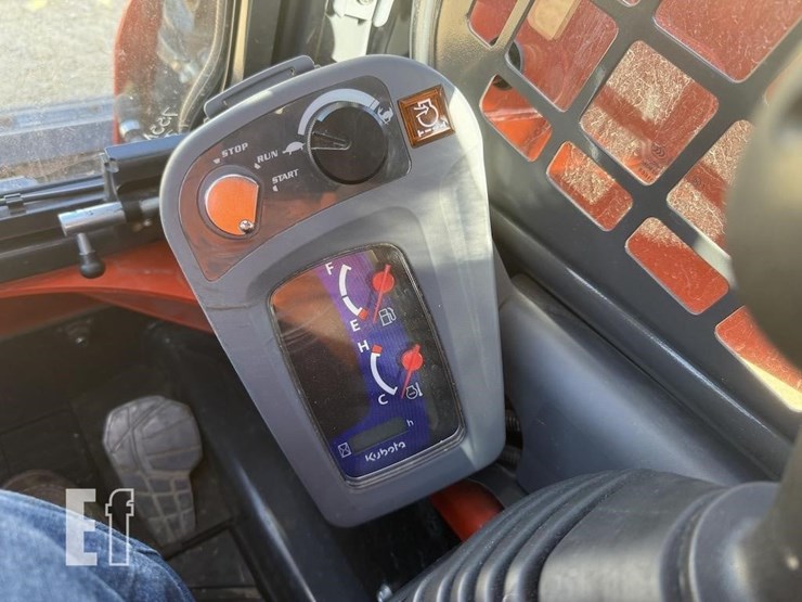 2023-kubota-ssv75-image-11