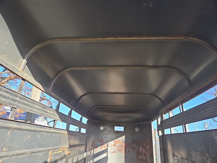 16'-ponderosa-livestock-trailer-image-35