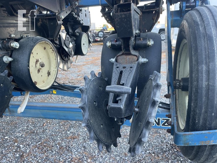 1997-kinze-2600-image-24