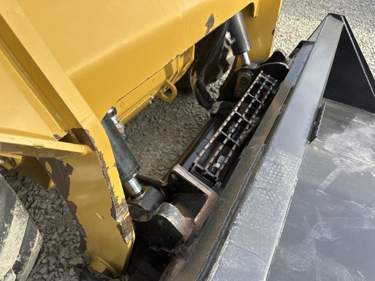 caterpillar-236d3-image-18