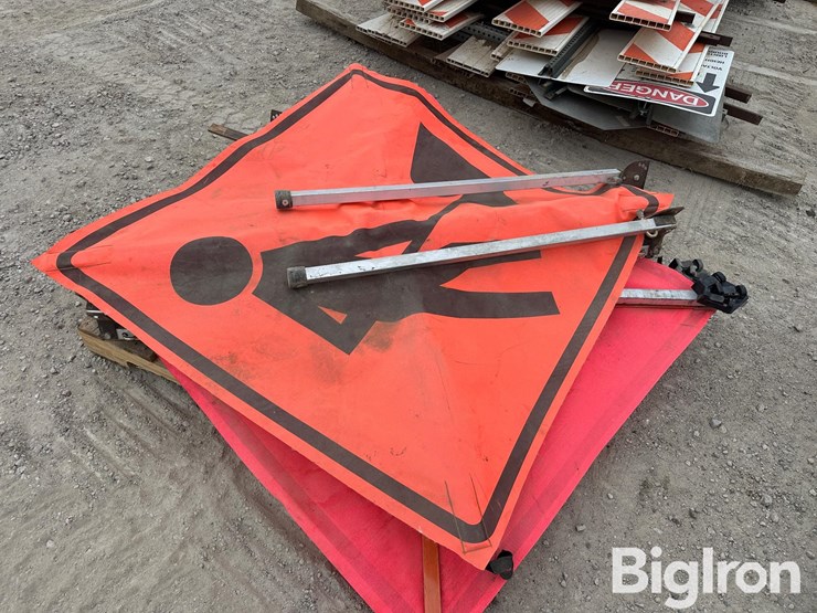 road/construction-barricades,-signage-&-stands-image-17