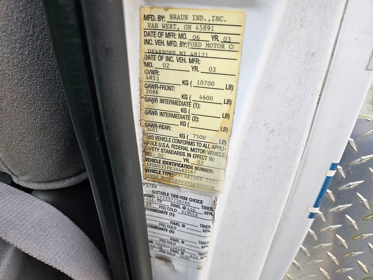 #22778-•-2003-ford-econoline-van-ambulance-image-33