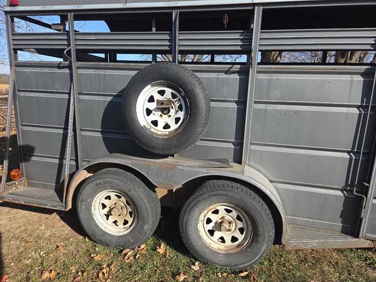 16'-ponderosa-livestock-trailer-image-4