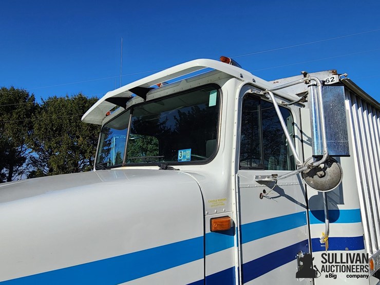 1994-international-9400-eagle-image-11