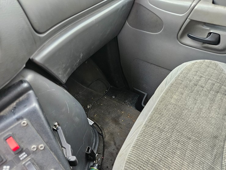 #22778-•-2003-ford-econoline-van-ambulance-image-38