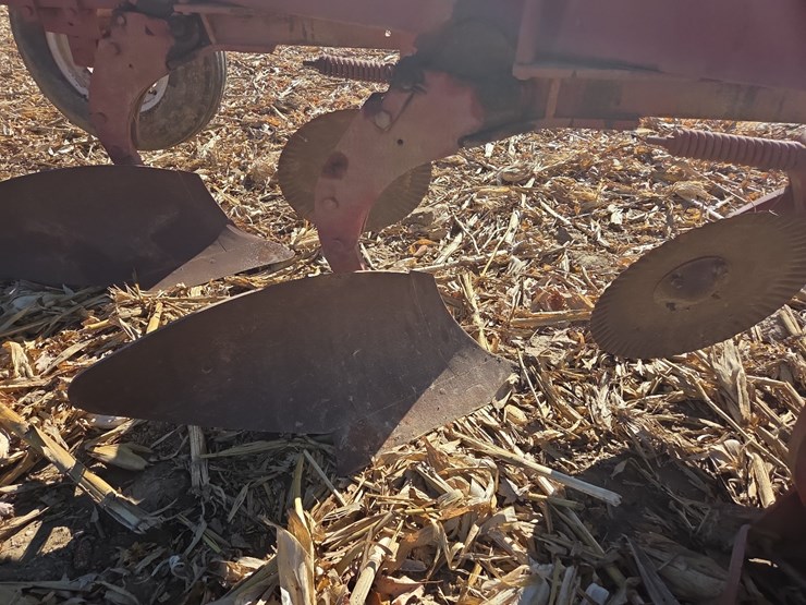 white-6-bottom-plow-image-10