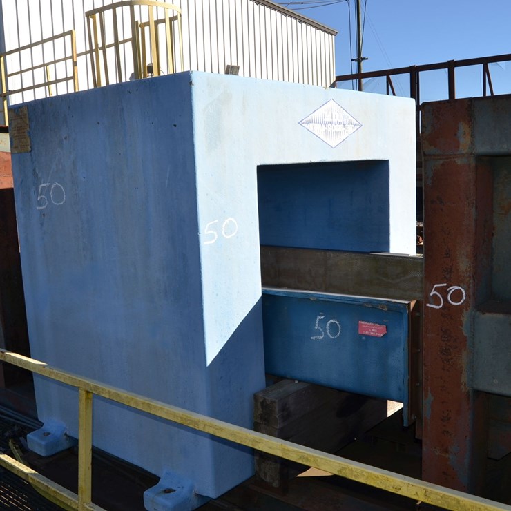 MDI MODEL 2000 WHOLE TREE METAL DETECTOR W/ 41"X44" OPENING W/ 41"X17' BELT FEED W/ FIBERGLASS SECTION W/ NO DRIVE DRIVE OF LADDER BACK CONVEYOR W/ CONTROL