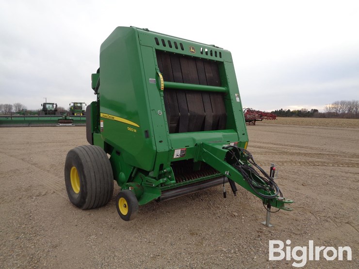 2021-john-deere-560m-image-3
