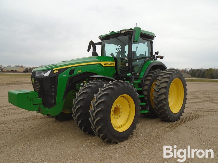 2023-john-deere-8r-370-image-1