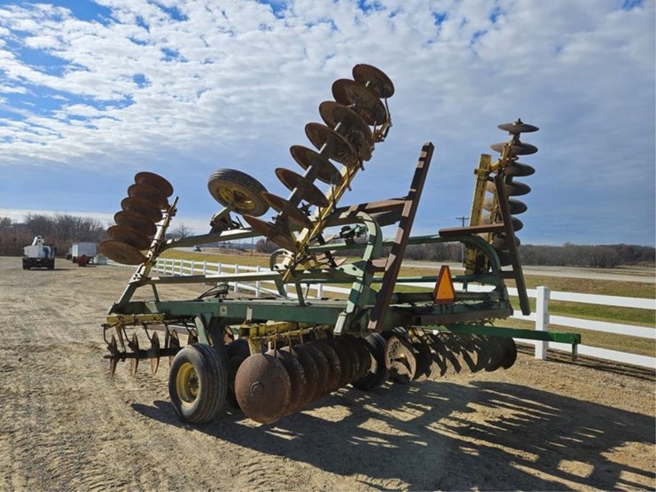 john-deere-230-image-3