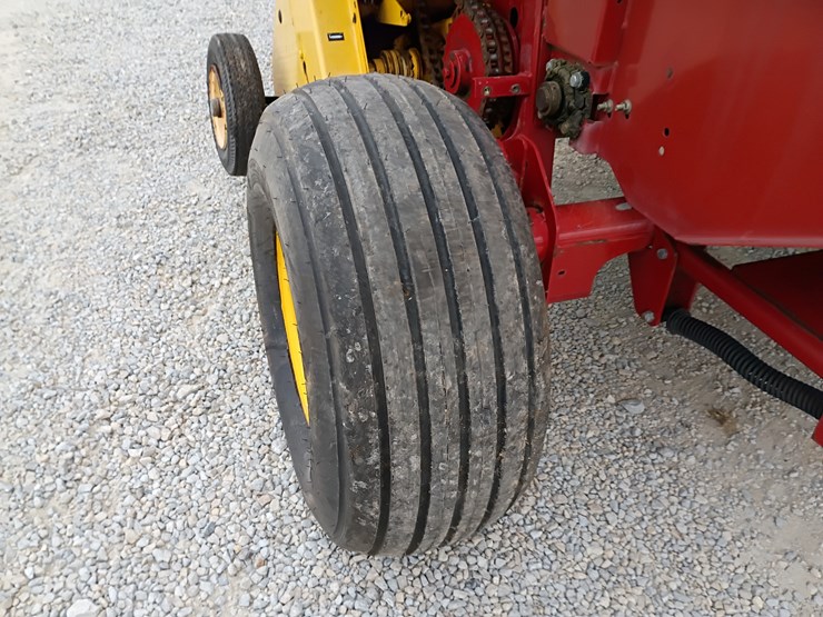 2014-new-holland-br7060-image-24