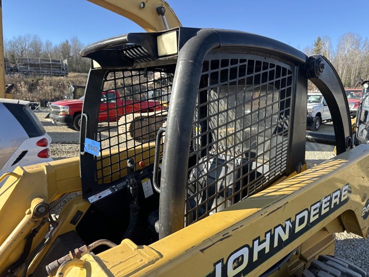 john-deere-240-image-23