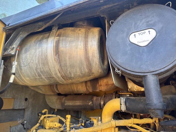 2016-deere-624k-image-39