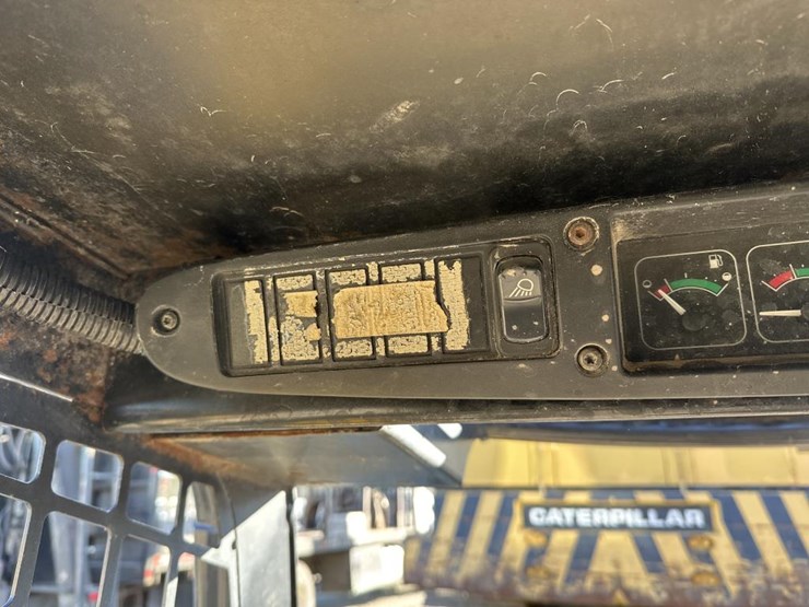 john-deere-240-image-32