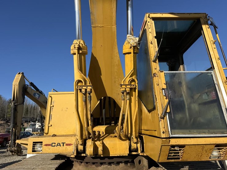 caterpillar-235-image-22