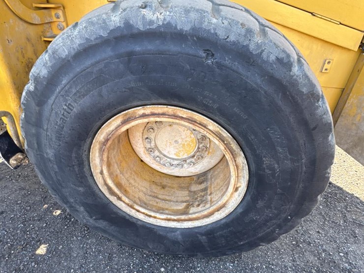 2016-deere-624k-image-64