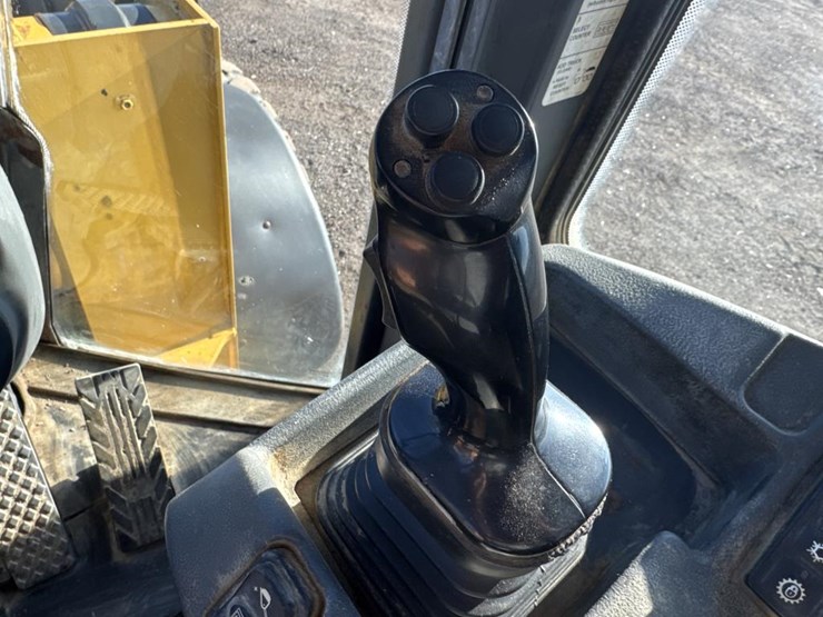 2016-deere-624k-image-51