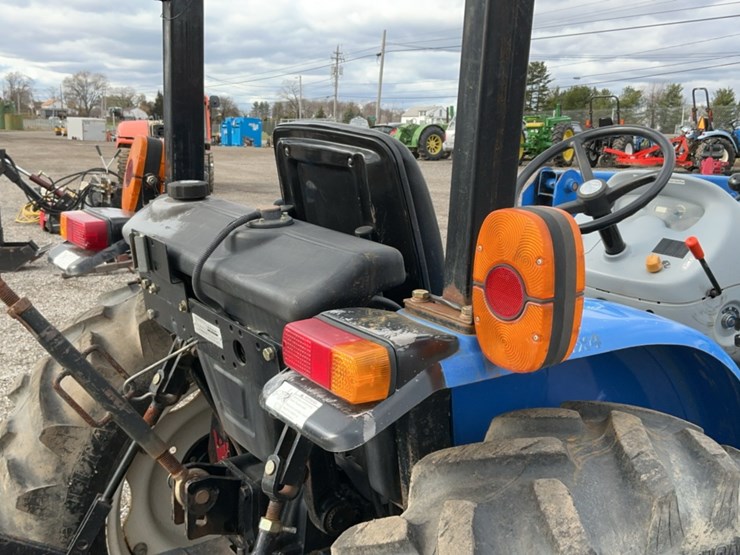 2013-new-holland-workmaster-40-image-21