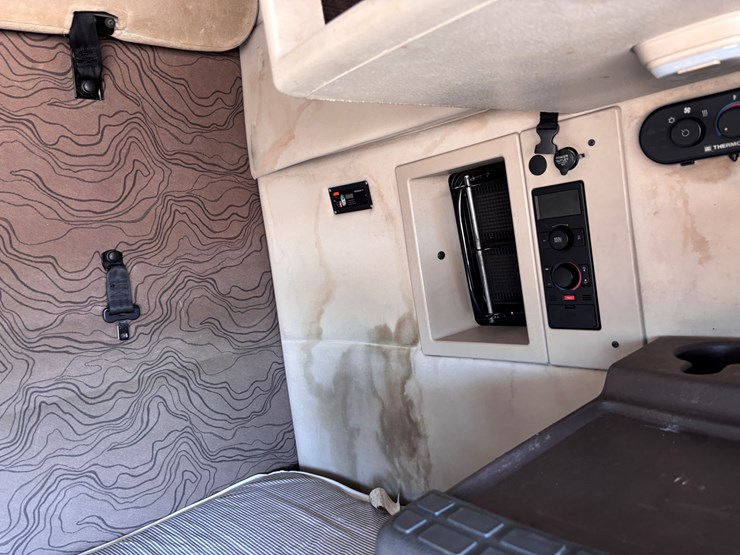 #16202-•-2015-volvo-image-14