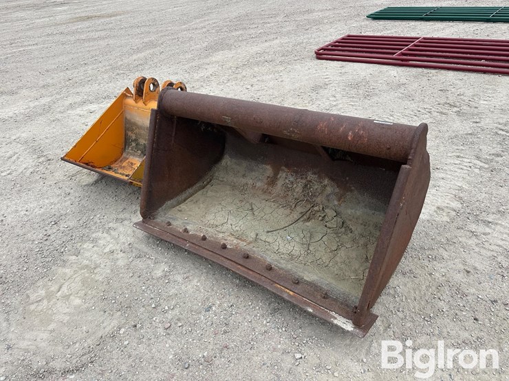 excavator/backhoe-buckets-image-1