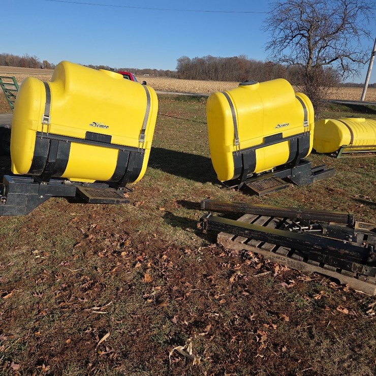 Demco saddle tanks w/ mounting brackets