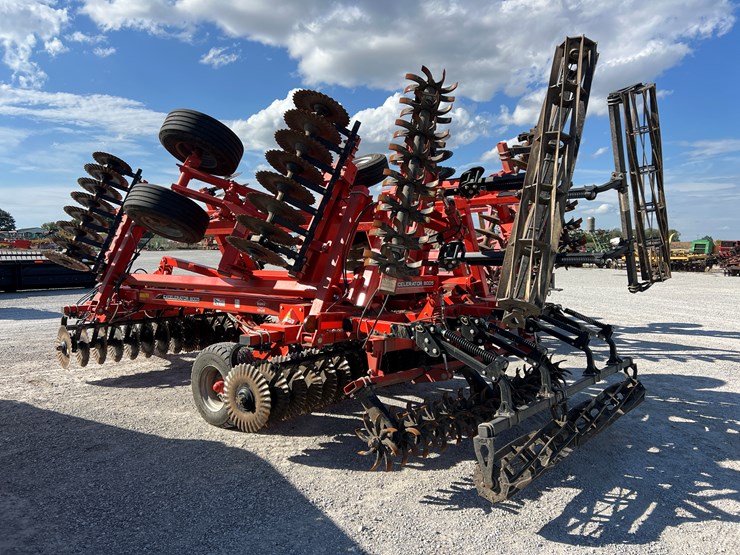 #206689-•-kuhn-8005-excellerator-image-10