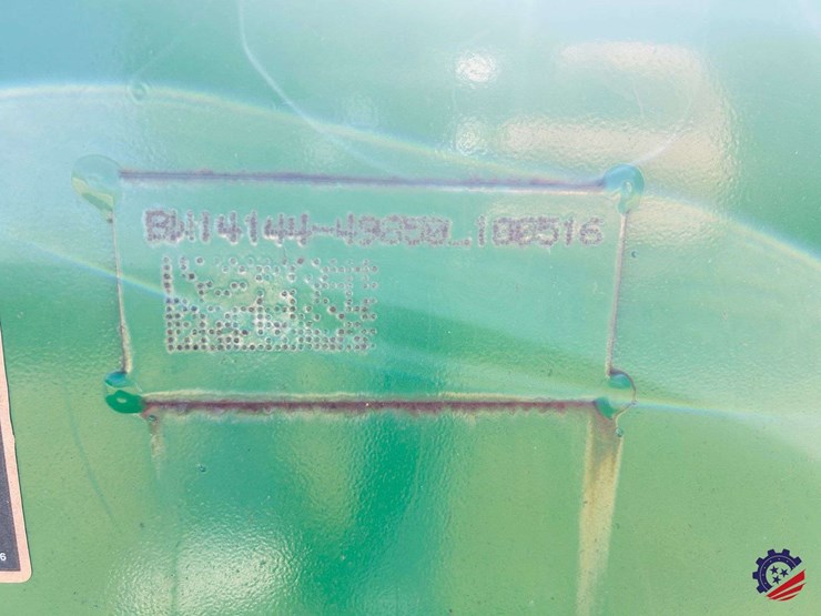 2016-john-deere-1025r-image-96