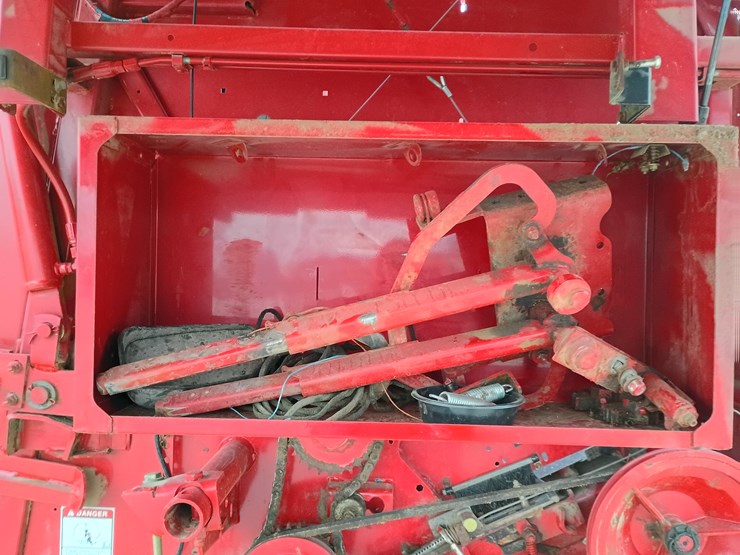 2014-new-holland-br7060-image-37