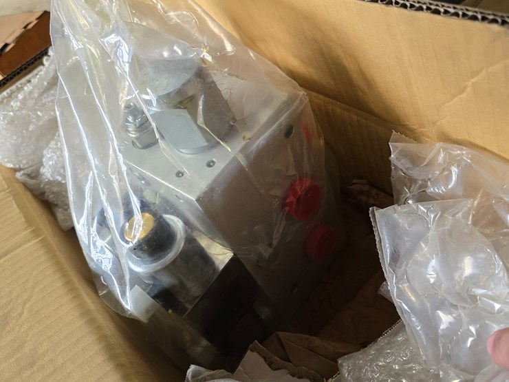 #22396-•-semi/dump-truck-parts-image-7