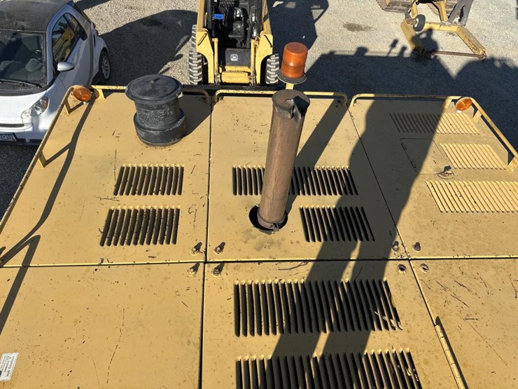 caterpillar-235-image-32