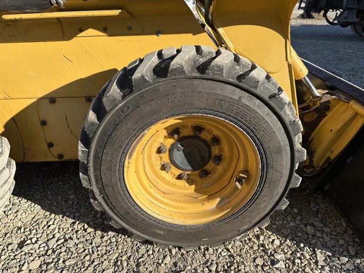 john-deere-240-image-36