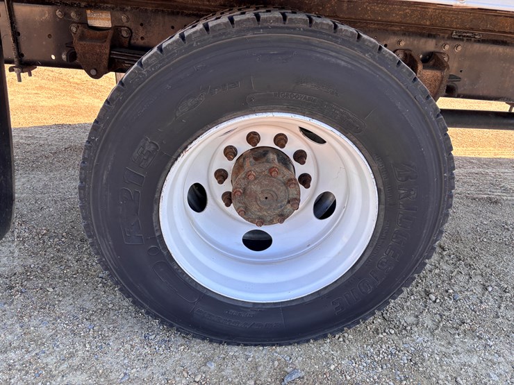 2014-axle-24ft-image-10