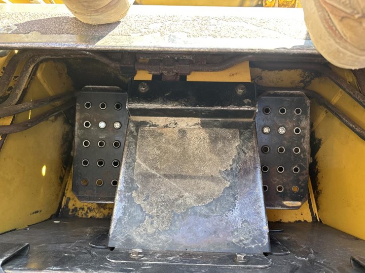 john-deere-240-image-34