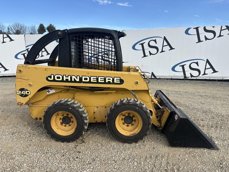john-deere-240-image-6