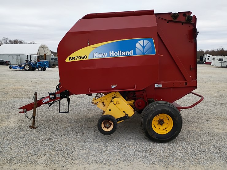 2014-new-holland-br7060-image-2