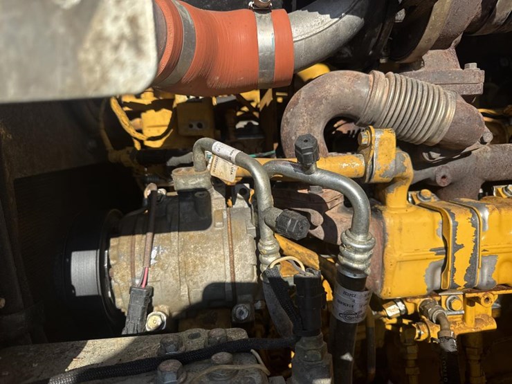 2016-deere-624k-image-42