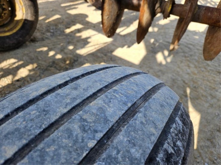 john-deere-230-image-31