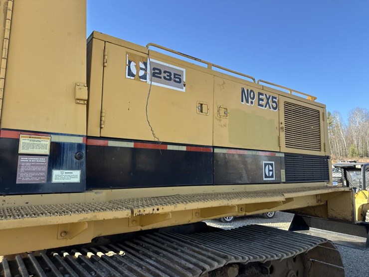 caterpillar-235-image-13