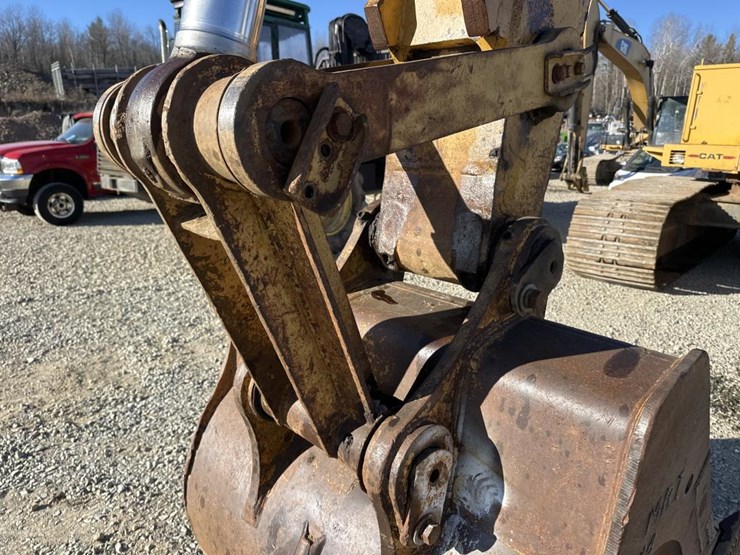 caterpillar-235-image-29