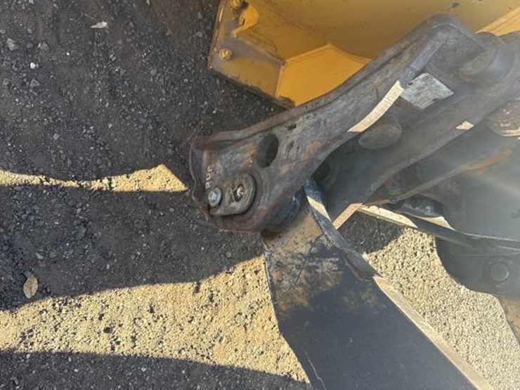 2016-deere-624k-image-14