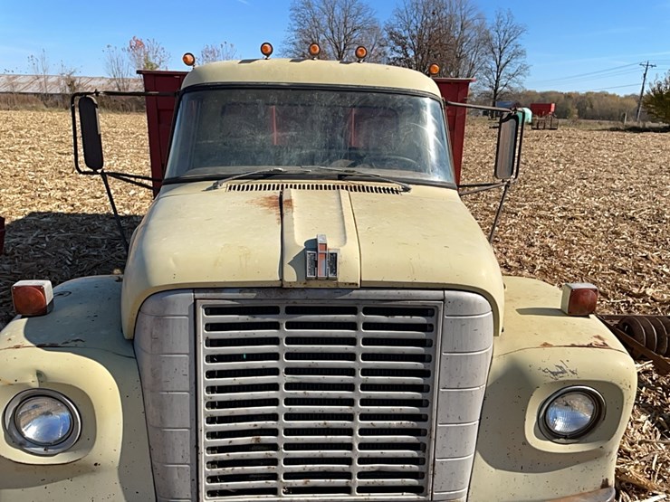 ih-load-star-1600-single-axle-grain-truck-image-3