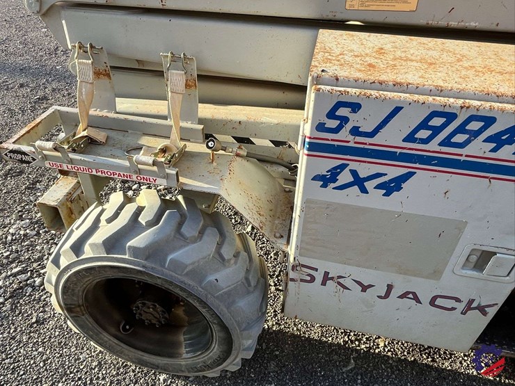 1999-skyjack-sj8841-/-41’-scissor-lift-image-15