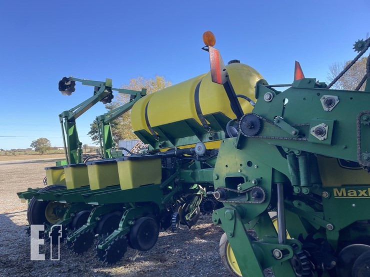 2011-john-deere-1770nt-image-24