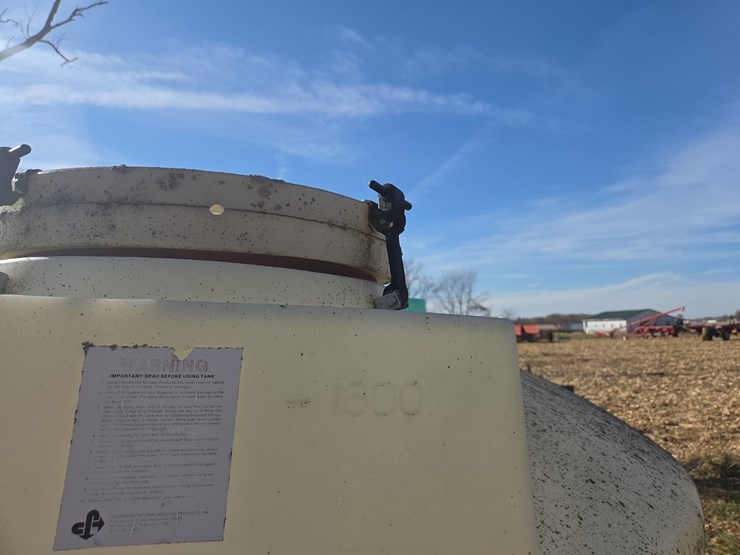 1600-gallon-crown-poly-flat-bottom-tank-image-5